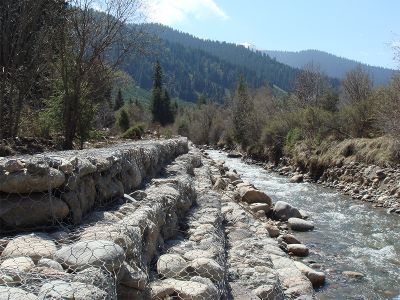 長(zhǎng)沙鉛絲石籠用于新安江湖邊至花山段河道治理工程